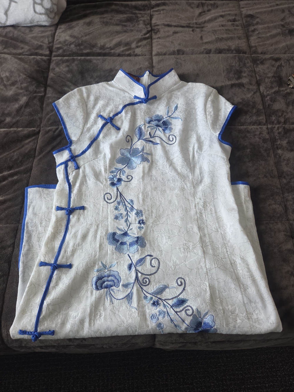 White and Blue Floral Embroidered Cheongsam Dress - Picture 3 of 6